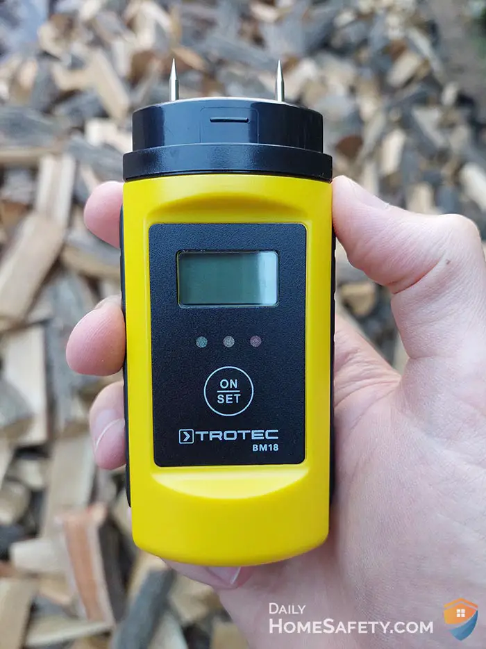 Pin-type wood moisture meter